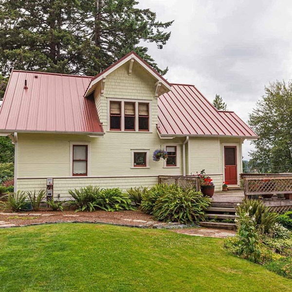 Tacoma Standing Seam Metal Panel in Colonial Red